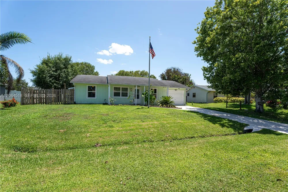 618 SW Ray Ave Port St. Lucie, FL 34983