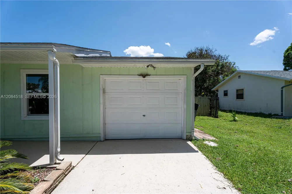 618 SW Ray Ave Port St. Lucie, FL 34983