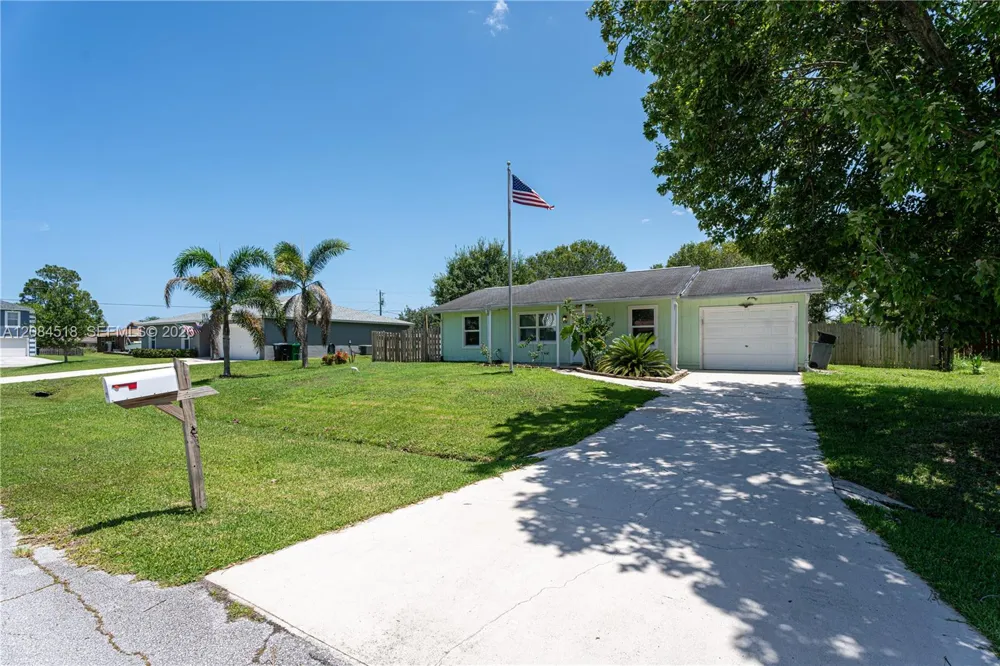 618 SW Ray Ave Port St. Lucie, FL 34983