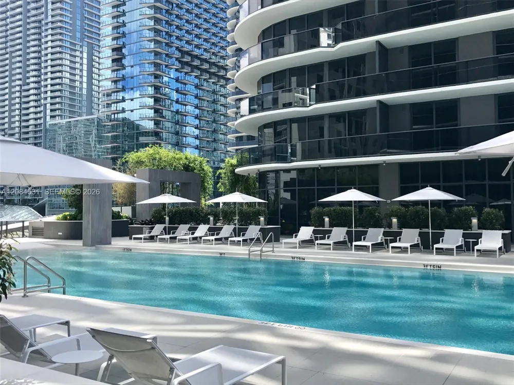 55 SW 9th St #2807 Miami, FL 33130