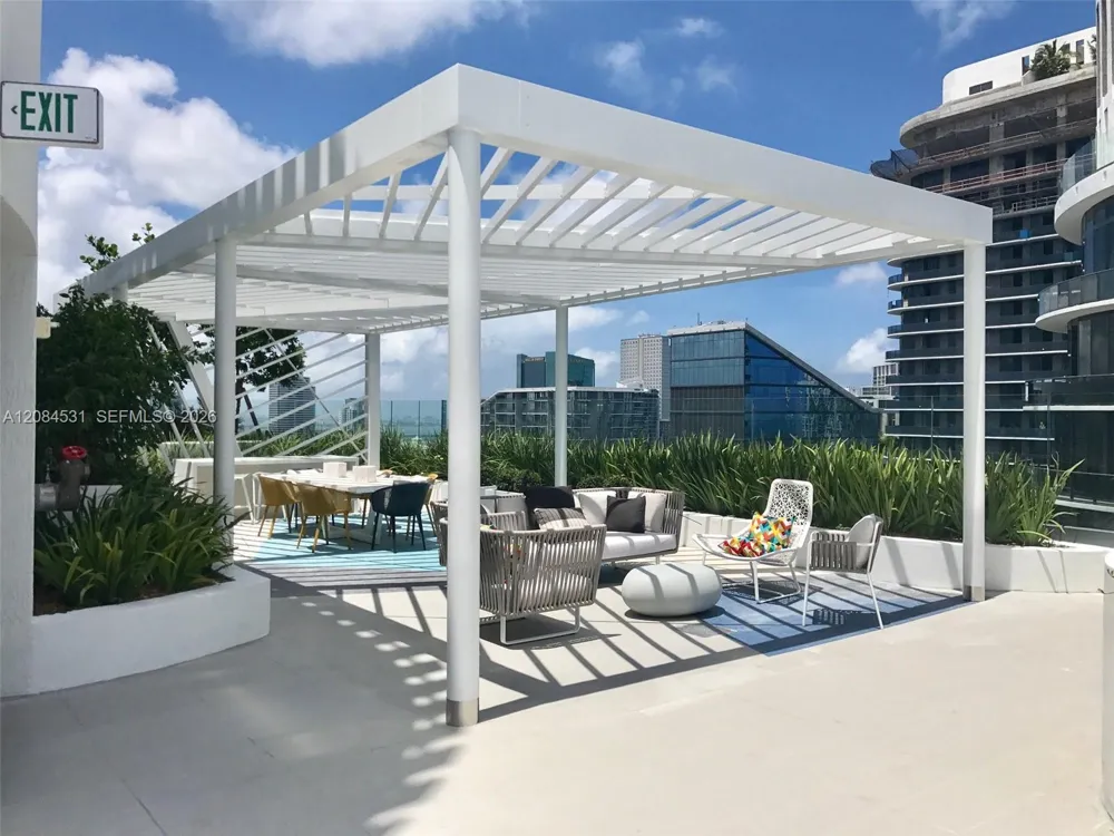 55 SW 9th St #2807 Miami, FL 33130
