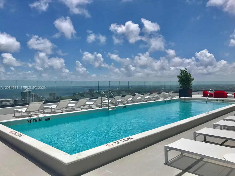 55 SW 9th St #2807 Miami, FL 33130
