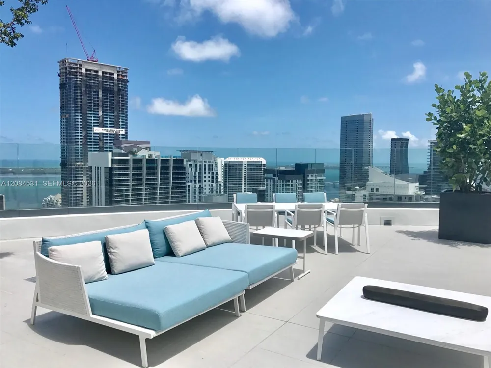 55 SW 9th St #2807 Miami, FL 33130