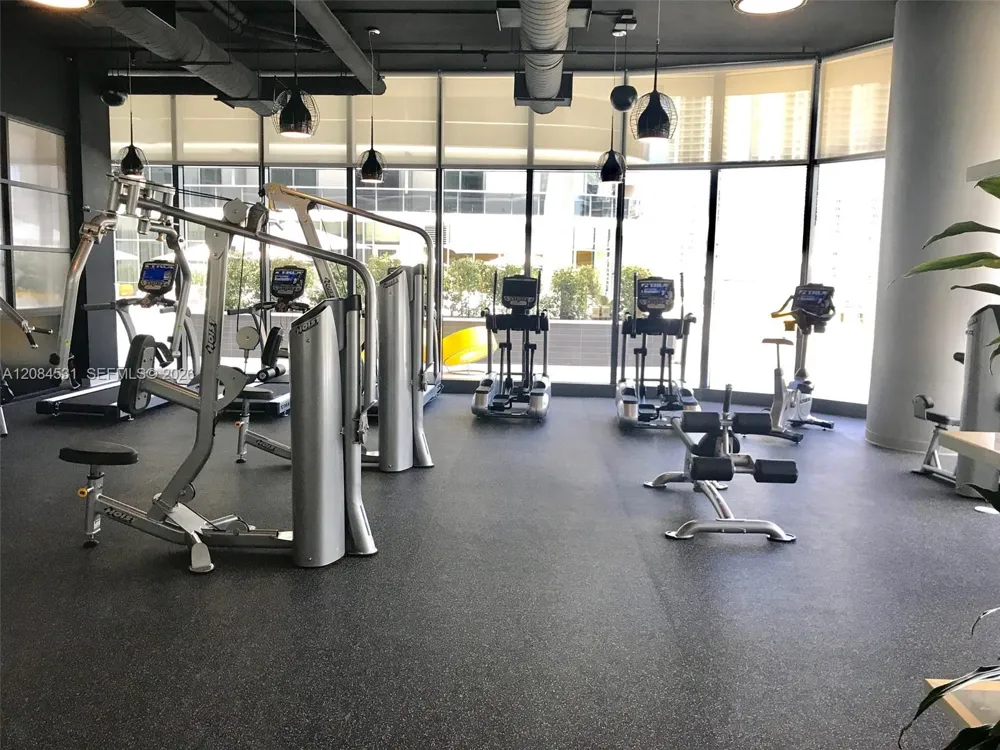 55 SW 9th St #2807 Miami, FL 33130