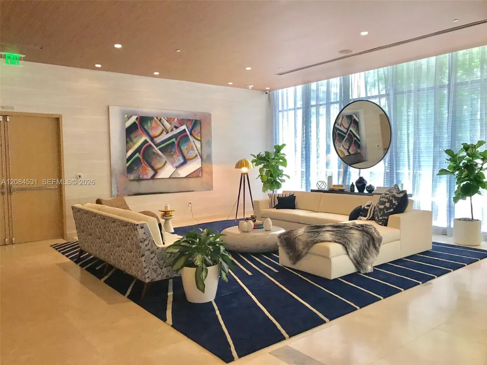 55 SW 9th St #2807 Miami, FL 33130