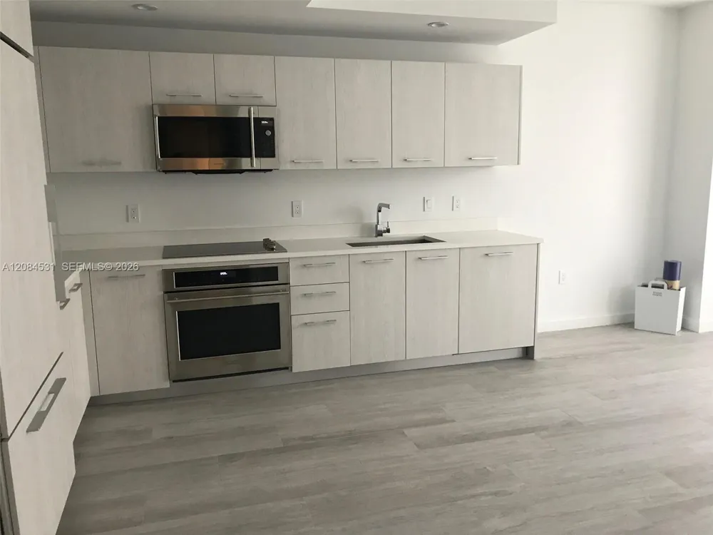 55 SW 9th St #2807 Miami, FL 33130