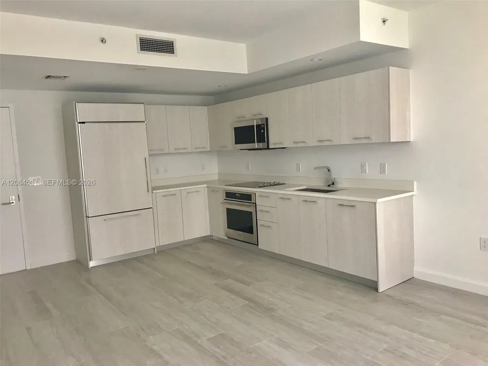 55 SW 9th St #2807 Miami, FL 33130