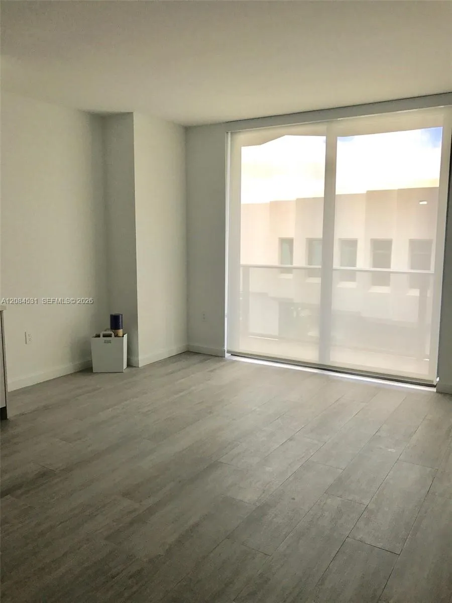 55 SW 9th St #2807 Miami, FL 33130