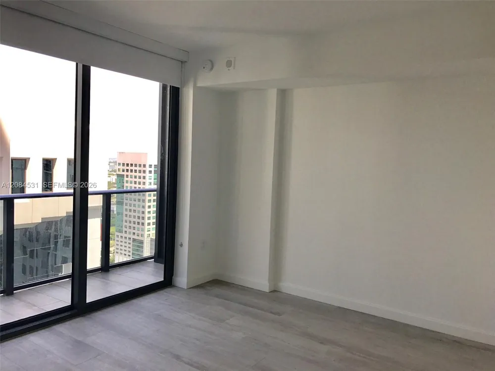 55 SW 9th St #2807 Miami, FL 33130
