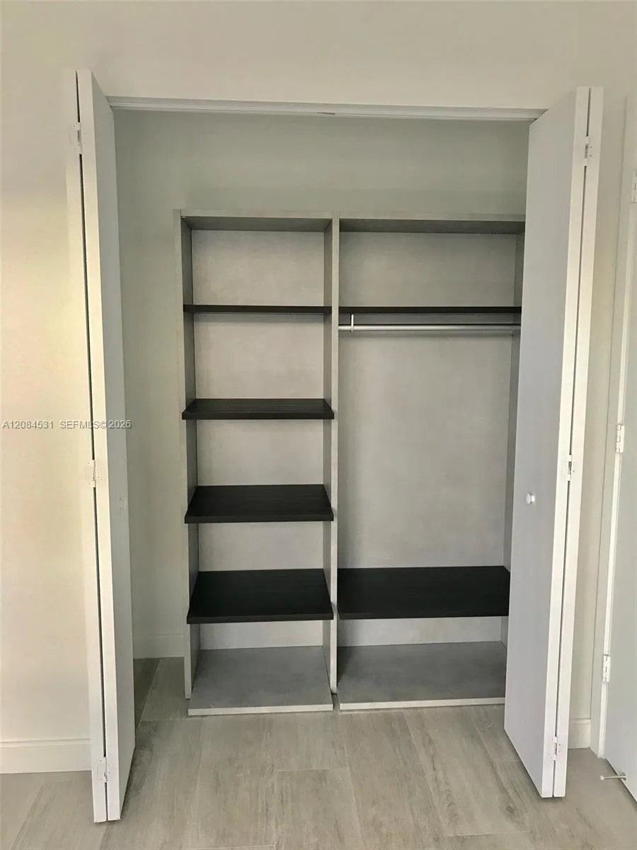 55 SW 9th St #2807 Miami, FL 33130
