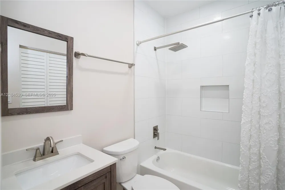 15225 SW 140th St #B Miami, FL 33196
