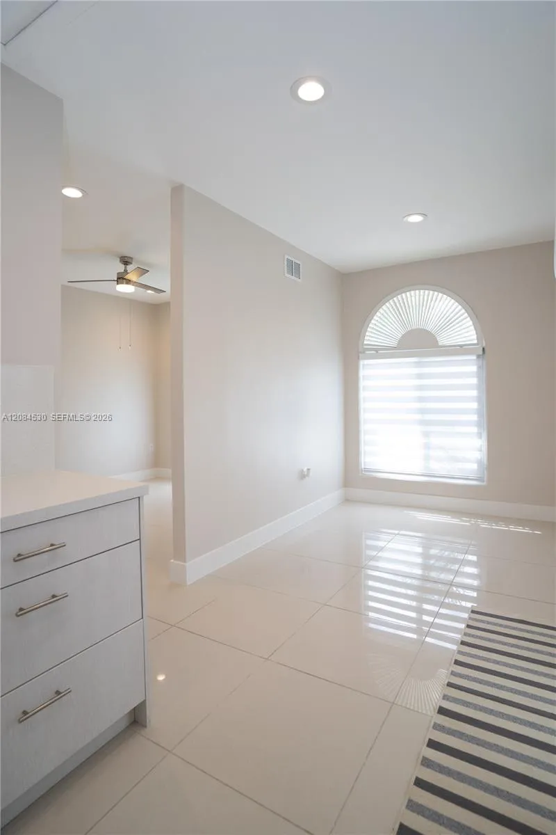 15225 SW 140th St #B Miami, FL 33196