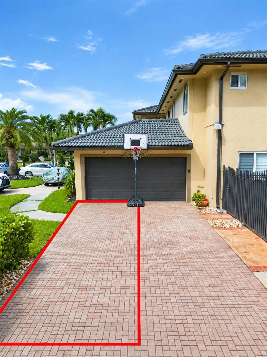 15225 SW 140th St #B Miami, FL 33196