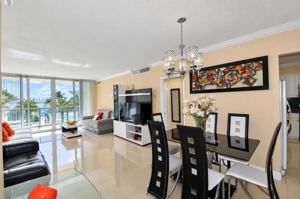 2501 S Ocean Dr #323 Hollywood, FL 33019