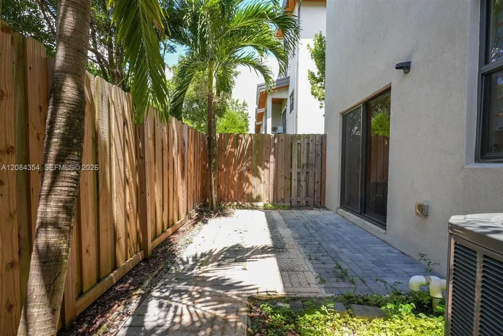 10455 NW 82nd St #10 Doral, FL 33178