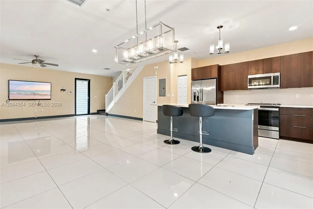 10455 NW 82nd St #10 Doral, FL 33178