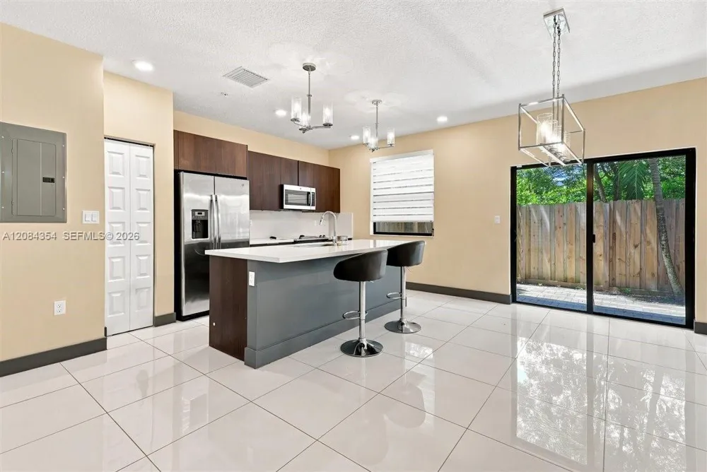 10455 NW 82nd St #10 Doral, FL 33178