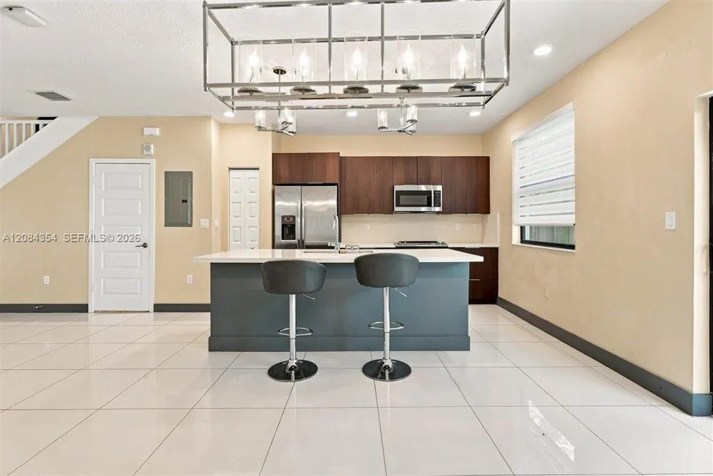 10455 NW 82nd St #10 Doral, FL 33178