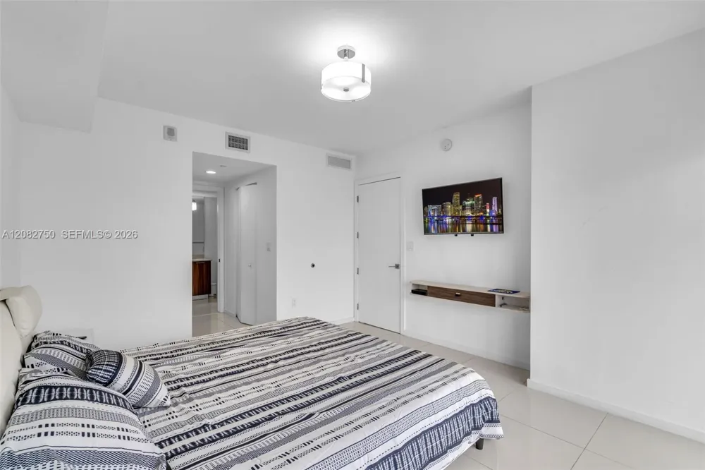 5252 NW 85th Ave #1709 Doral, FL 33166