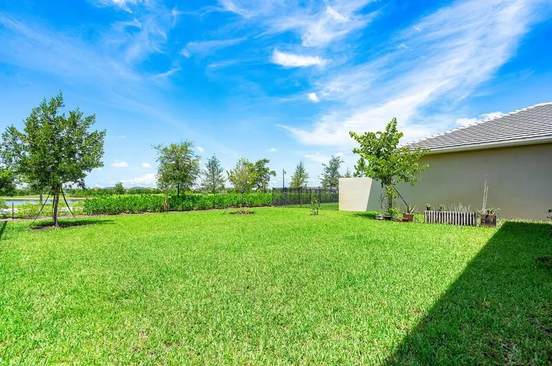 19552 BROAD SHORE Walk Loxahatchee, FL 33470