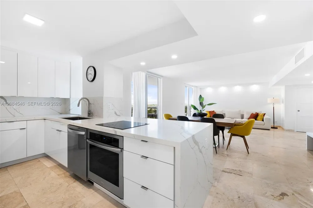 2401 Collins Ave #1508 Miami Beach, FL 33140