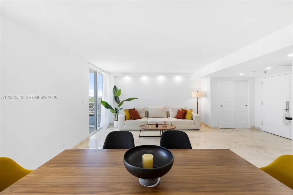2401 Collins Ave #1508 Miami Beach, FL 33140