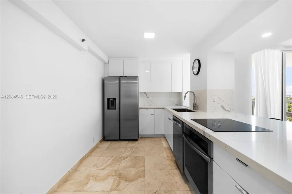 2401 Collins Ave #1508 Miami Beach, FL 33140