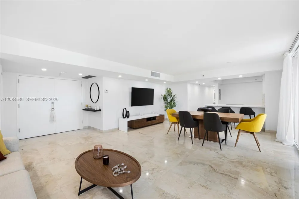 2401 Collins Ave #1508 Miami Beach, FL 33140