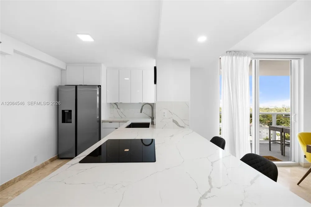 2401 Collins Ave #1508 Miami Beach, FL 33140