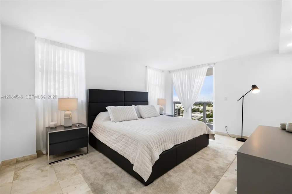 2401 Collins Ave #1508 Miami Beach, FL 33140