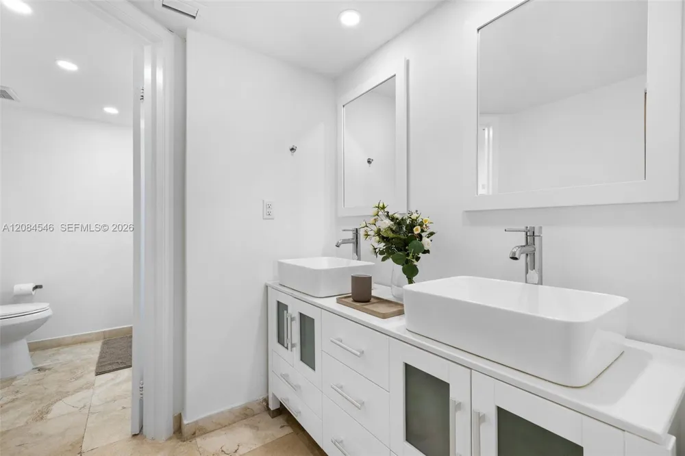 2401 Collins Ave #1508 Miami Beach, FL 33140