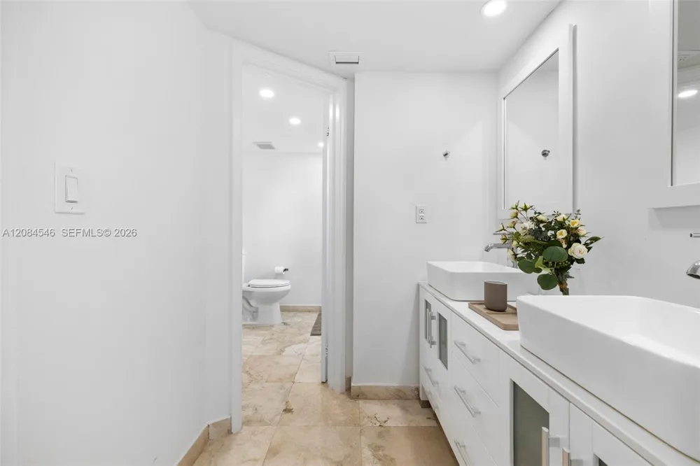 2401 Collins Ave #1508 Miami Beach, FL 33140