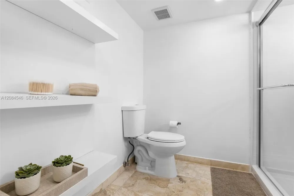 2401 Collins Ave #1508 Miami Beach, FL 33140