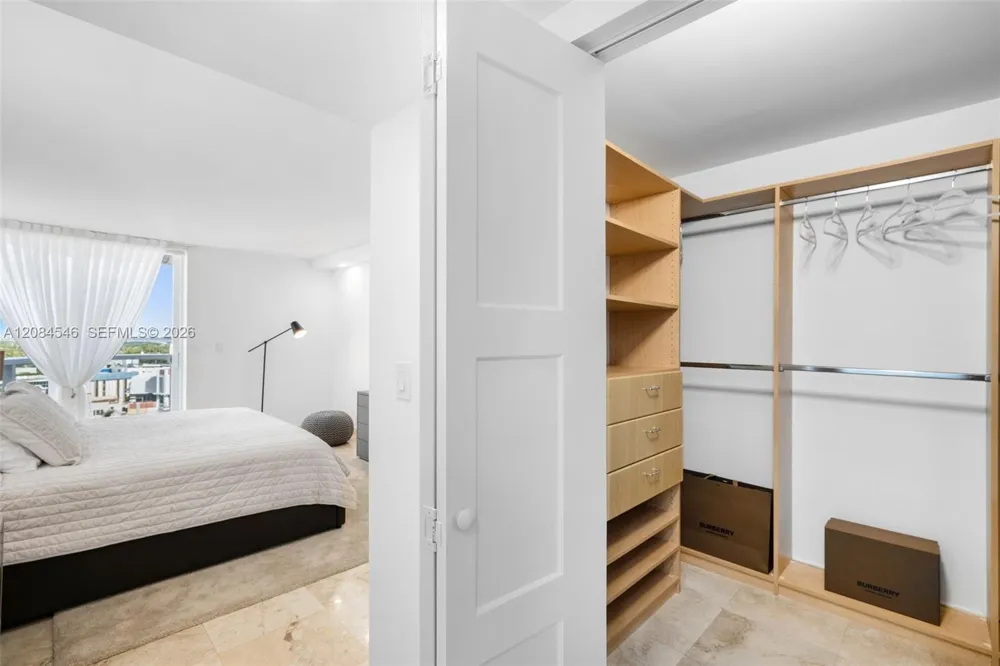 2401 Collins Ave #1508 Miami Beach, FL 33140