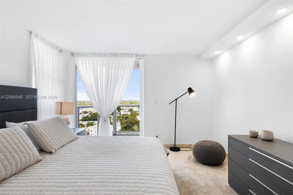 2401 Collins Ave #1508 Miami Beach, FL 33140
