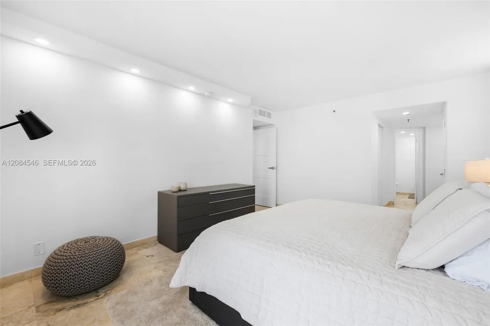 2401 Collins Ave #1508 Miami Beach, FL 33140
