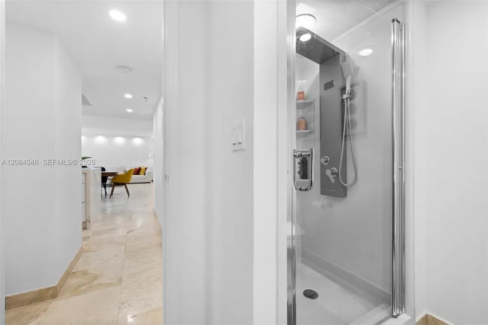 2401 Collins Ave #1508 Miami Beach, FL 33140
