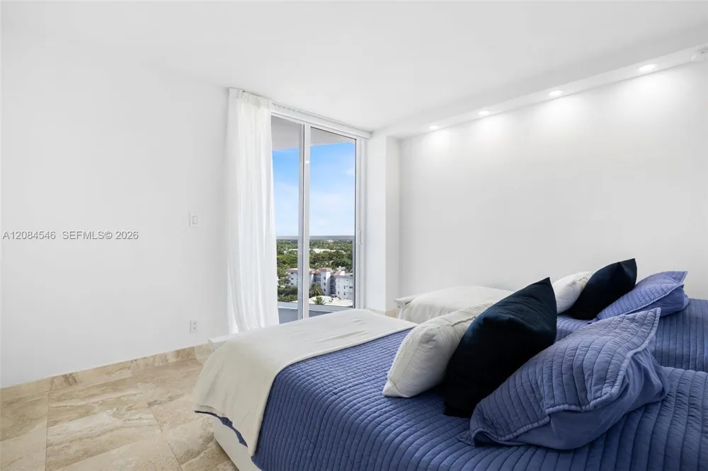 2401 Collins Ave #1508 Miami Beach, FL 33140