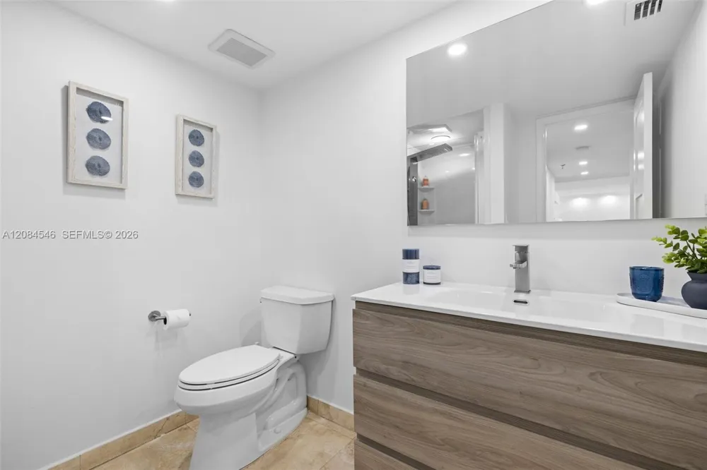 2401 Collins Ave #1508 Miami Beach, FL 33140