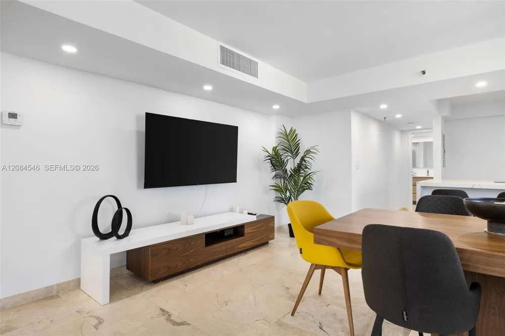 2401 Collins Ave #1508 Miami Beach, FL 33140