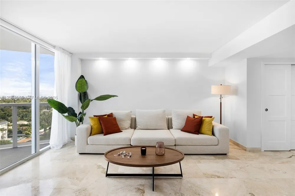 2401 Collins Ave #1508 Miami Beach, FL 33140