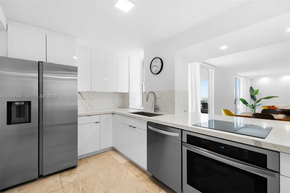 2401 Collins Ave #1508 Miami Beach, FL 33140