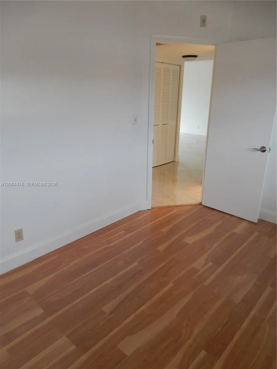 5051 W OAKLAND PARK BLVD #302 Lauderdale Lakes, FL 33313