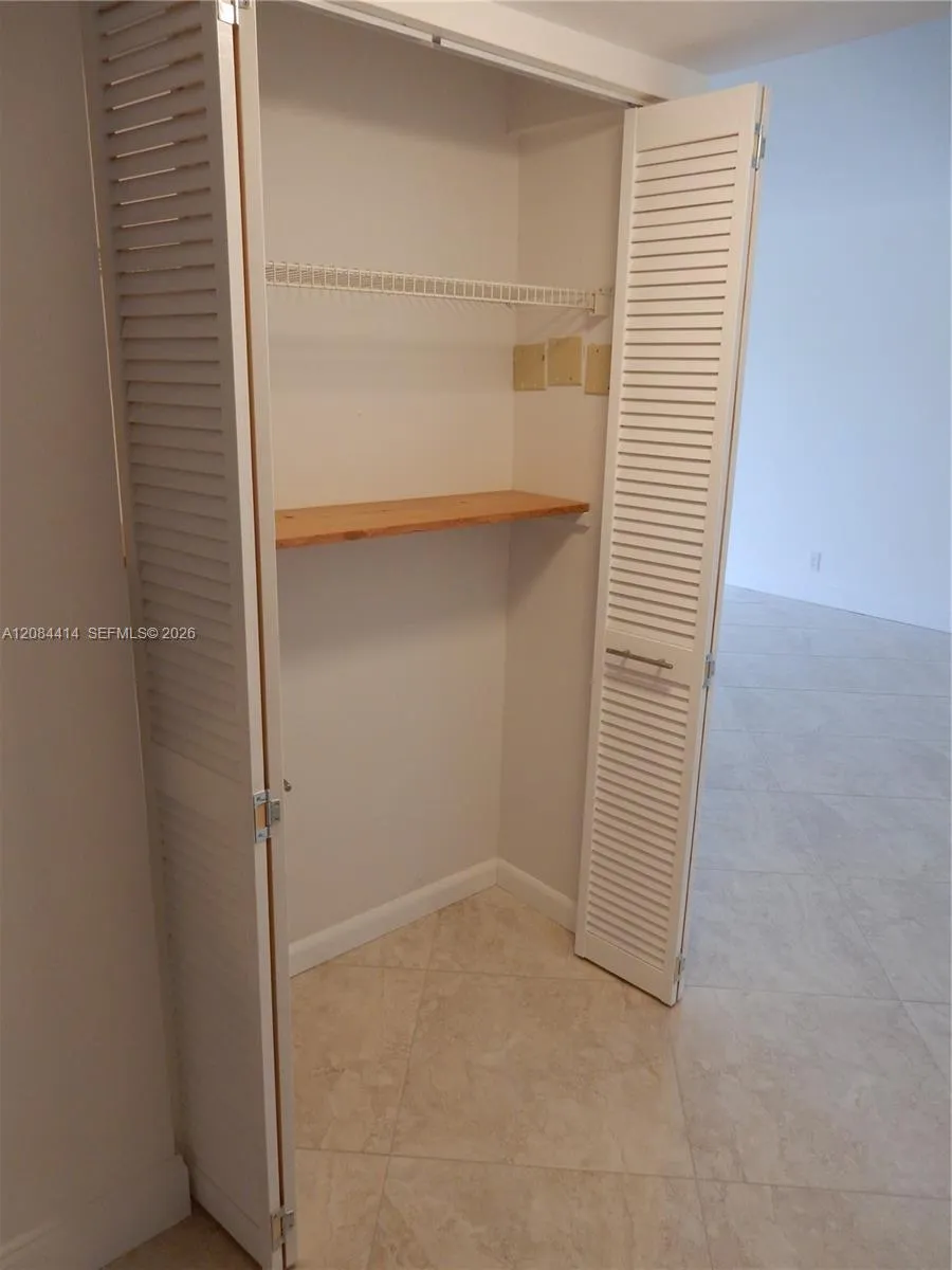 5051 W OAKLAND PARK BLVD #302 Lauderdale Lakes, FL 33313