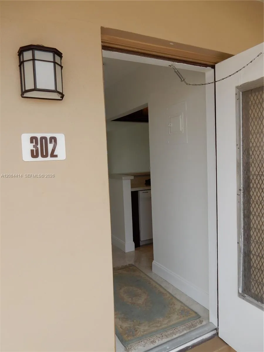 5051 W OAKLAND PARK BLVD #302 Lauderdale Lakes, FL 33313