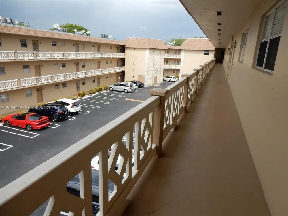 5051 W OAKLAND PARK BLVD #302 Lauderdale Lakes, FL 33313