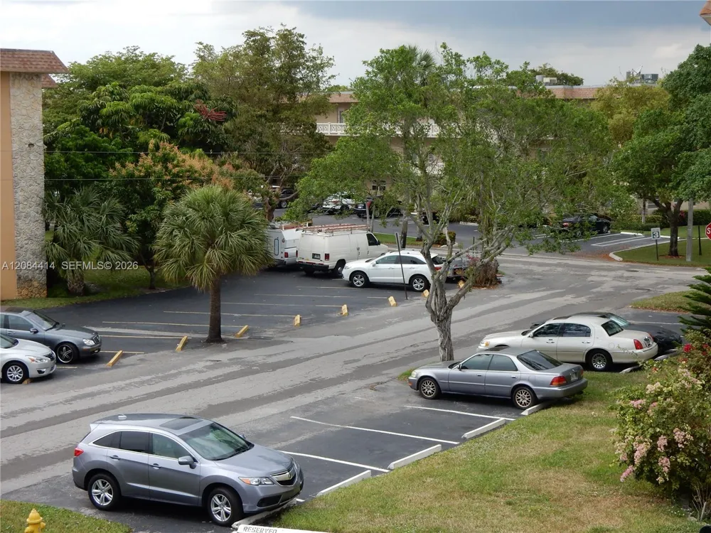 5051 W OAKLAND PARK BLVD #302 Lauderdale Lakes, FL 33313