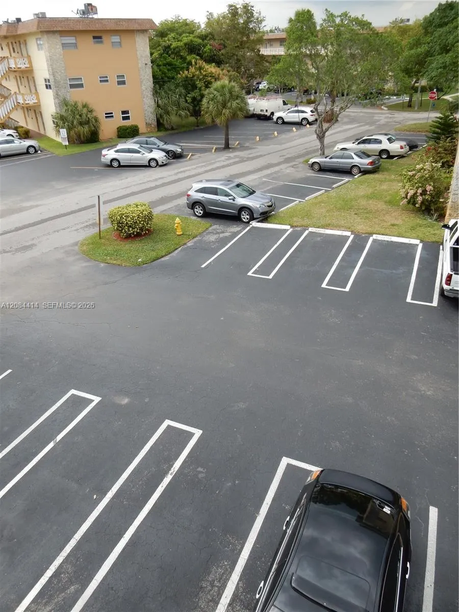 5051 W OAKLAND PARK BLVD #302 Lauderdale Lakes, FL 33313