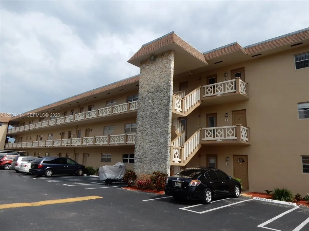 5051 W OAKLAND PARK BLVD #302 Lauderdale Lakes, FL 33313