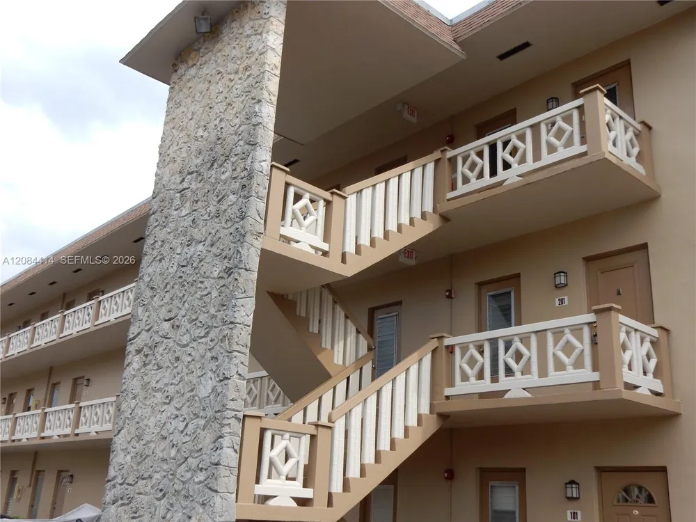 5051 W OAKLAND PARK BLVD #302 Lauderdale Lakes, FL 33313